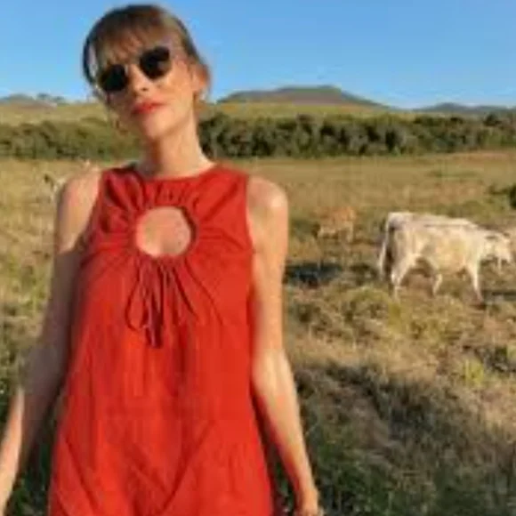 NWT POSSE DOT LINEN CUTOUT DRESS IN JAM RED - Picture 4 of 12